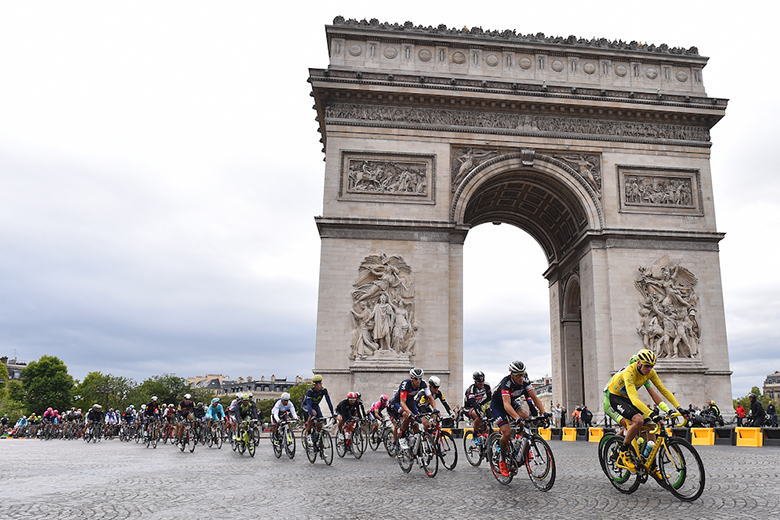 A 2015-ös Tour de France mezőnye Párizsban.